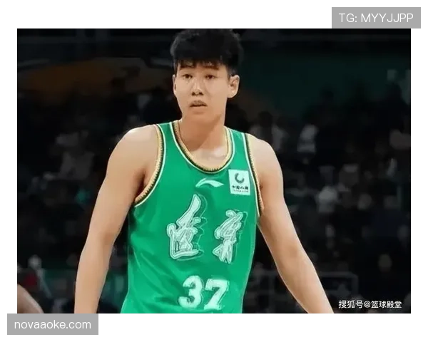 拉塞尔篮板霸主地位难撼,防守核心效率明显高于同期内线 拉塞尔篮板霸主地位难撼,防守核心效率明显高于同期内线